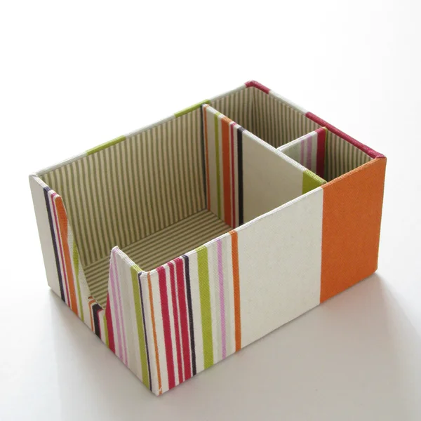 カルトナージュの家庭科教材作品リモコンスタンドの写真