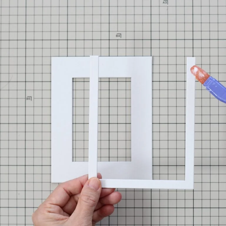 カルトナージュの家庭科教材でフォトフレームを制作する工程：ステップ１の１