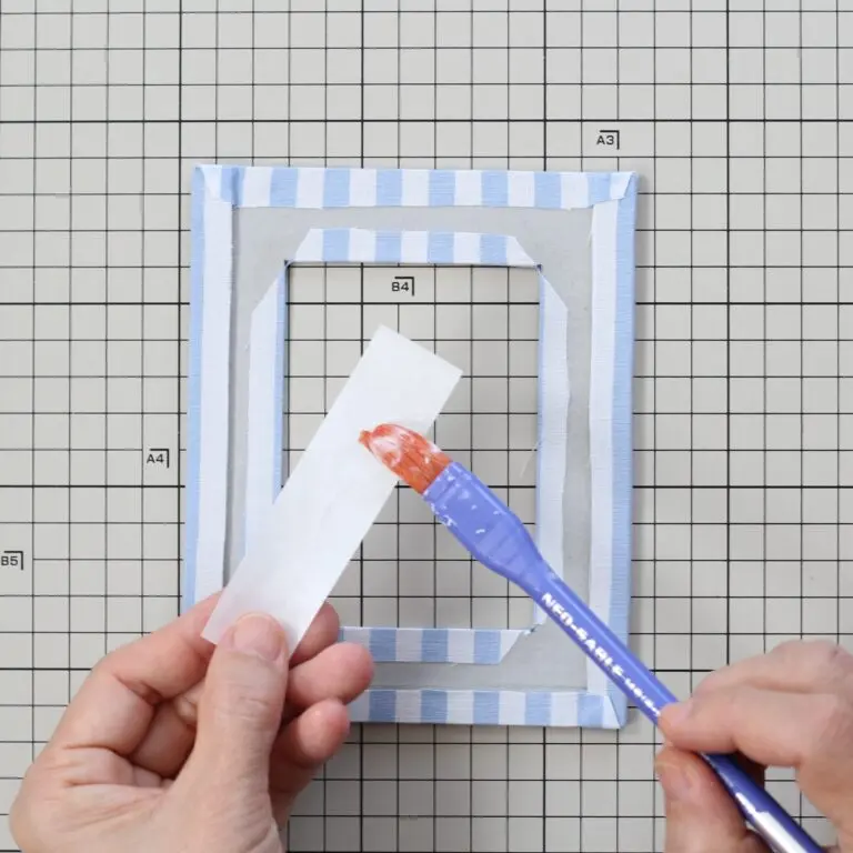 カルトナージュの家庭科教材でフォトフレームを制作する工程：ステップ１の３