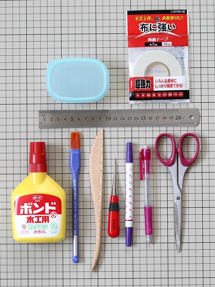 カルトナージュのお道具としておすすめの一式を並べた道具の写真