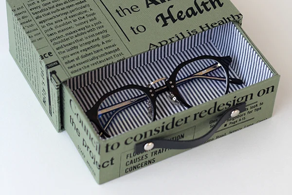 家庭科教材：カルトナージュの教材キット写真：引き出しBOXの完成した作品／引き出しを開けた拡大写真