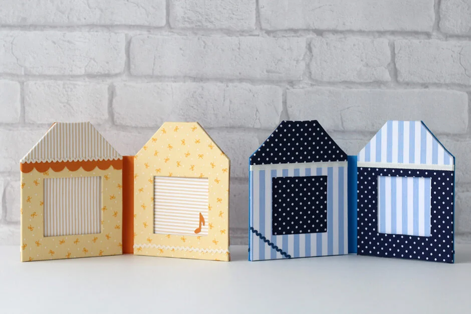 家庭科教材：カルトナージュの教材キット写真：ハウス型ダブルフォトフレームの完成した作品