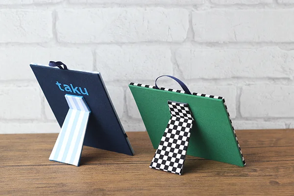 家庭科教材:カルトナージュの教材キット写真:フォトフレームの完成した作品/2作品の裏面の状態